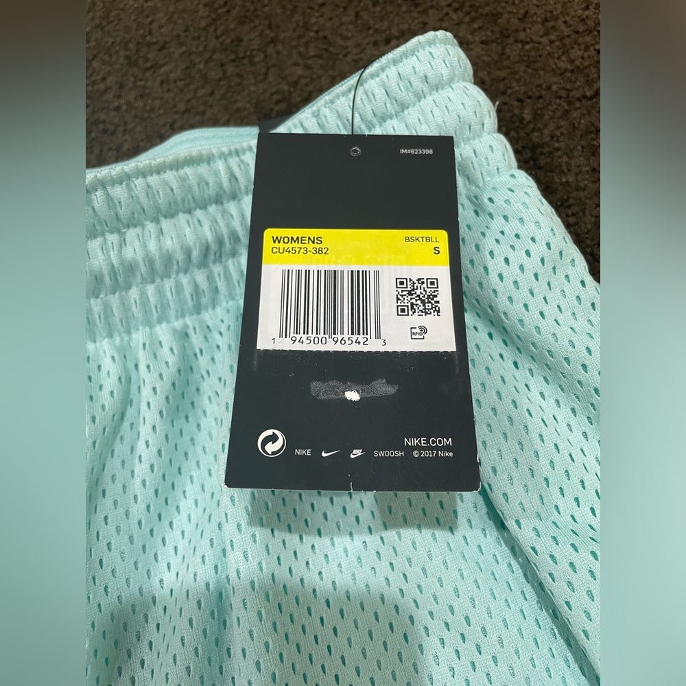 Nike Women’s Dri-FIT Swoosh Fly Basketball Shorts - Picture 5 of 11